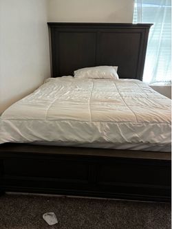 King bed/Dresser $100 both