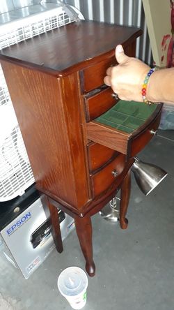 Jewelry cabinet