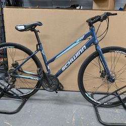 Schwinn Circuit 700c/28" Hybrid Bike (M🐝)