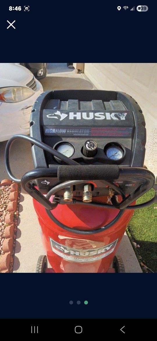 Husky Compressor 36Gallons, very good conditions.