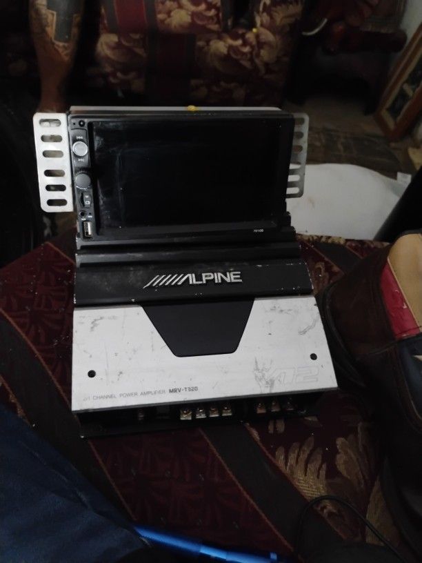 Hi Definition 7in Hd Bluetooth Car Stereo With 800 Wt Alpine 2 Channel Amplifier