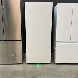 Frigidaire 14 Cu Upright Freezer In White 
