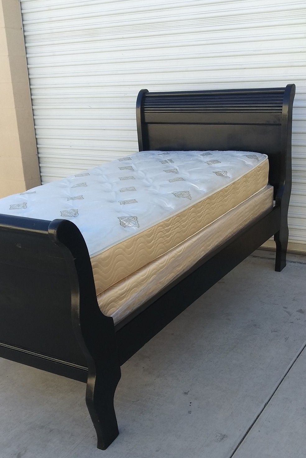 TWIN BED /MATTRESS