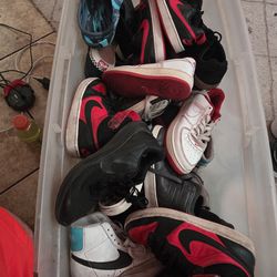 Bucket of shoes free  some ok some need cleaning $free