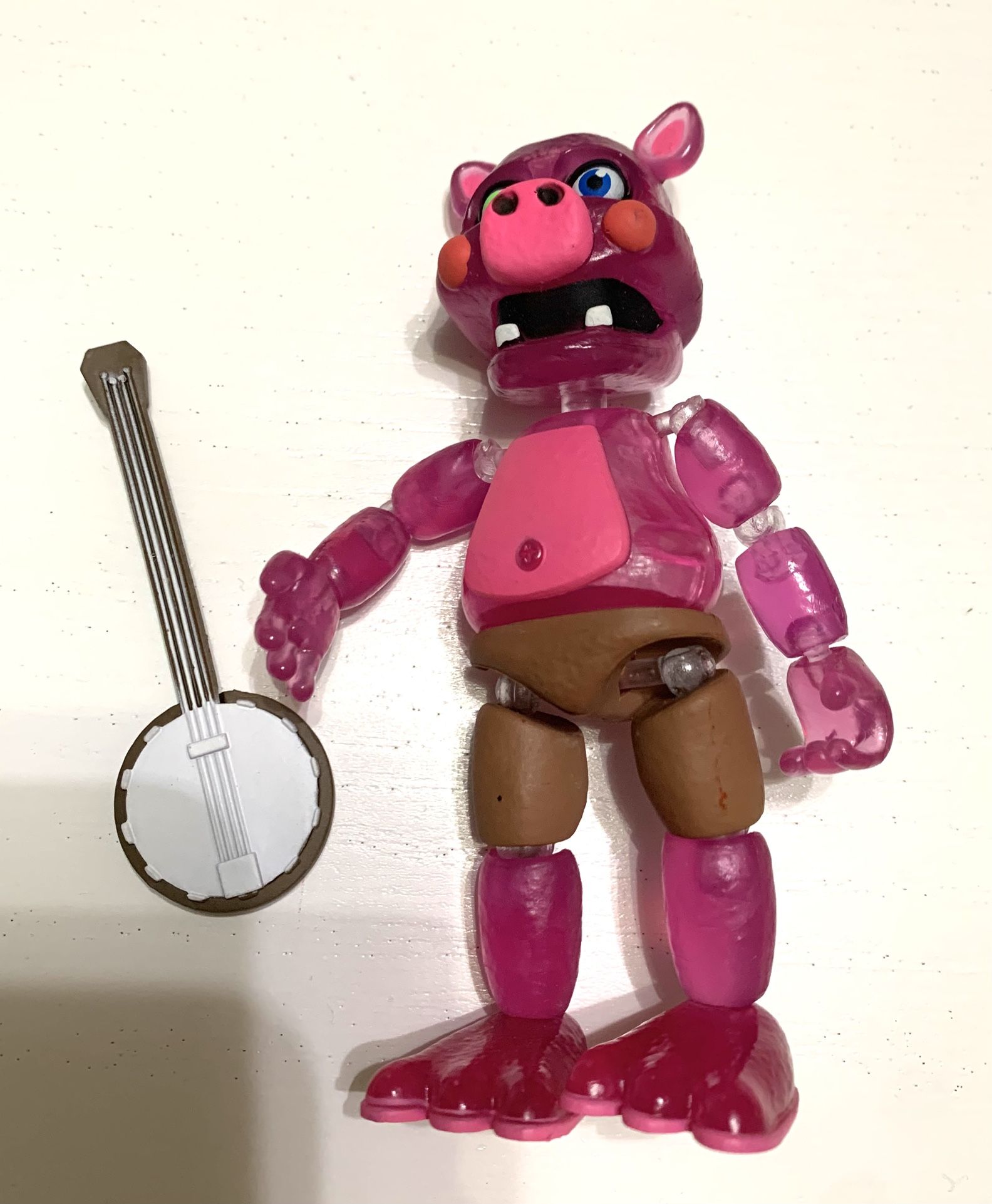 FIVE NIGHTS AT FREDDYS ROCK STAR PIGATCH FIGURE / GLOW IN THE DARK