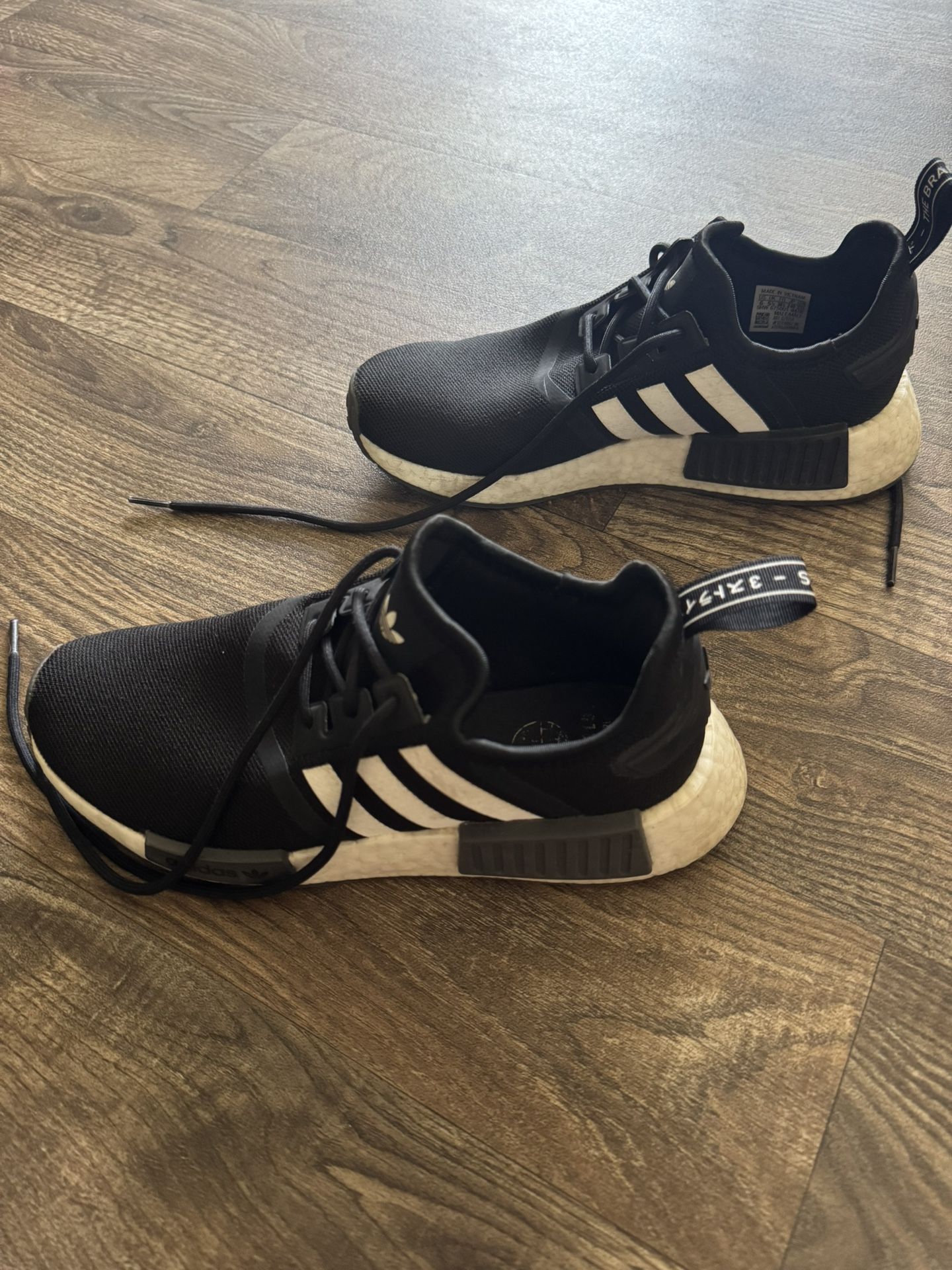 Adidas Men’s 6 Fits Women’s 6.5