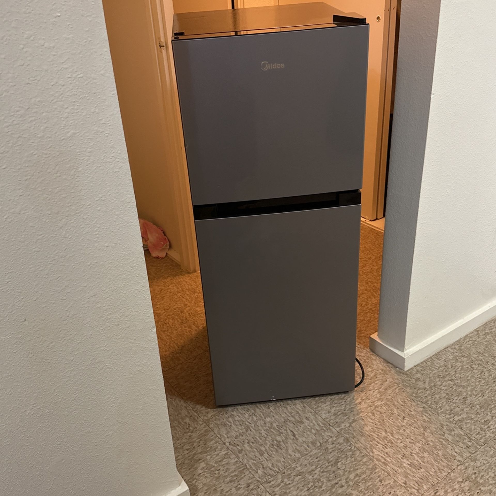 Mini Fridge 