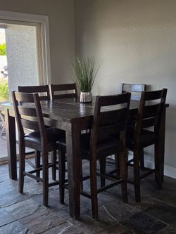 Farmhouse dinning table for 6