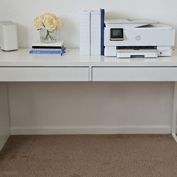 White Office Desk with Drawers – Clean & Modern