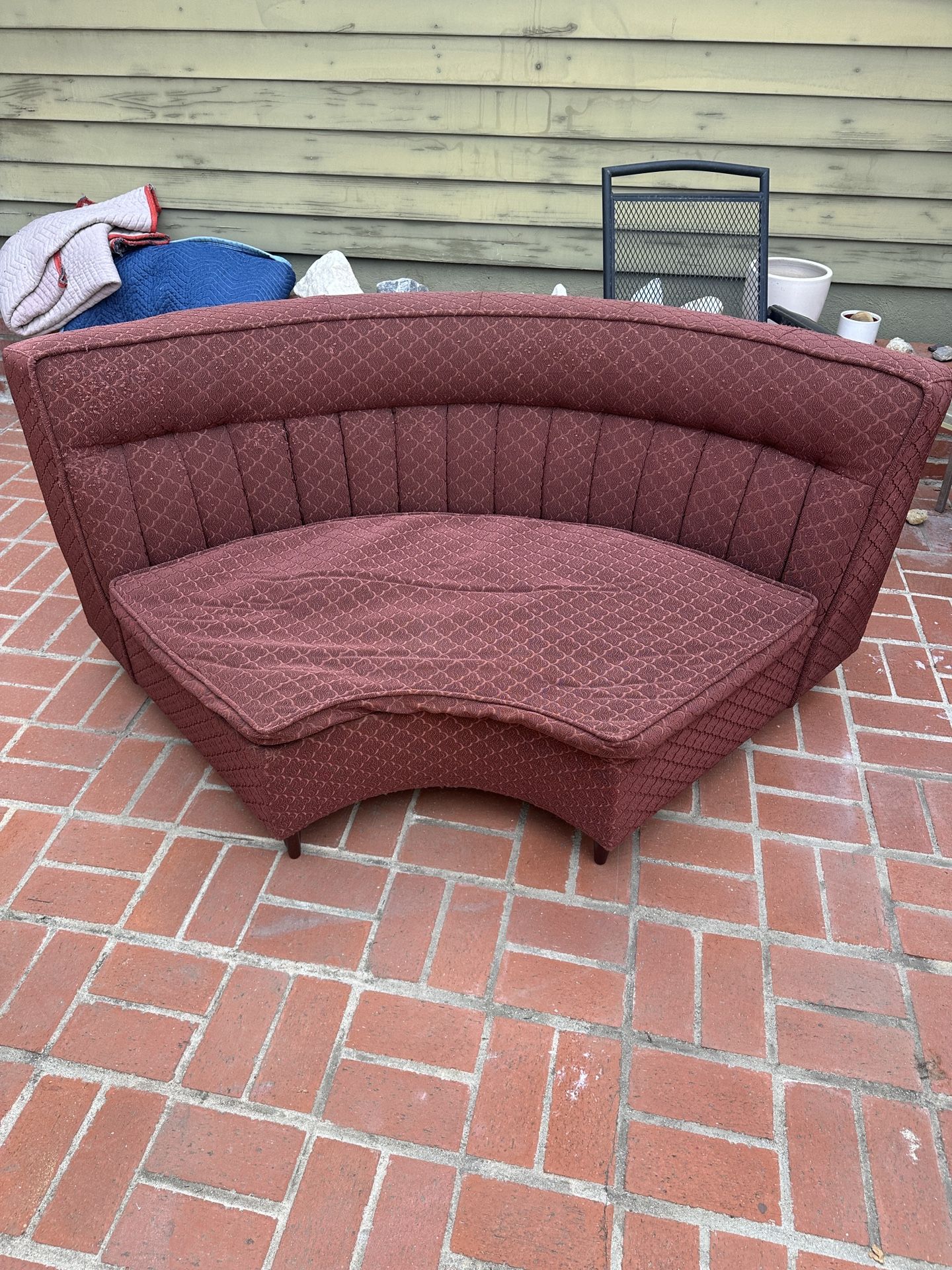 Small Crescent Couch *vintage*
