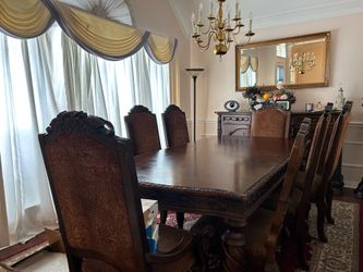 Luxury Solid Wood Dining Room Set – 9 Pieces – Excellent Condition