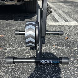 Wahoo KICKER INDOOR TRAINER 