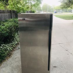 Free Delivery.- Whirlpool Frost Free Freezer. 18 Cu.ft