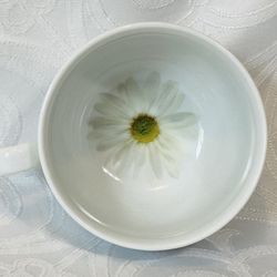 HTF! Vintage ISAAC MIZRAHI WHITE DAISY Coffee Mug 4.25" DIAM 3" HIGH EUC