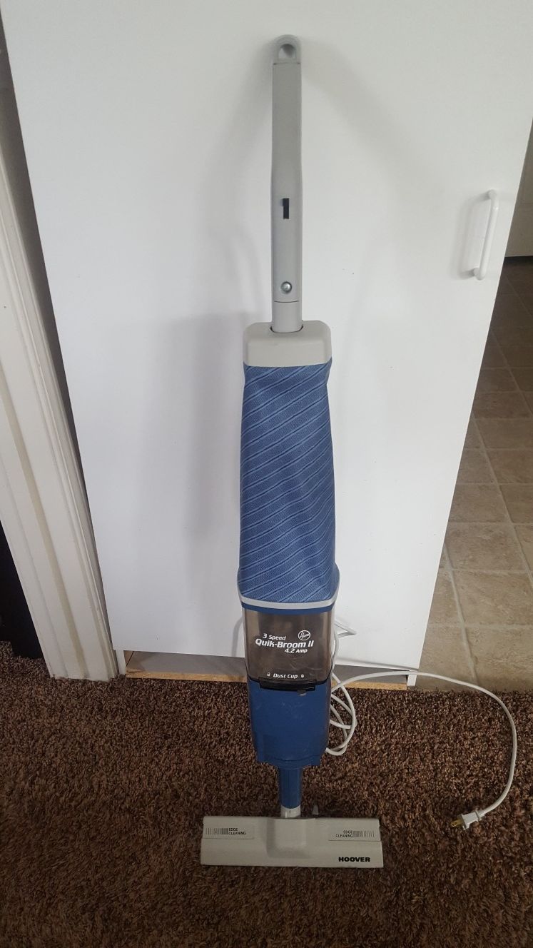 Hoover Quick Broom II Light Weight Vacuum S2103