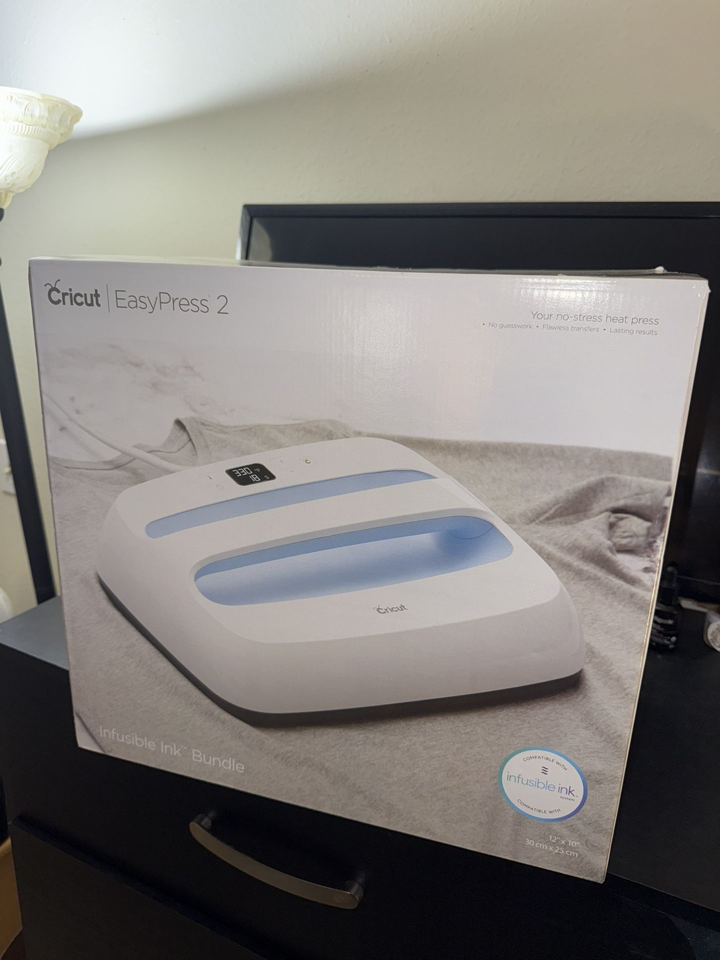 New In Box Cricut Easy Press 2