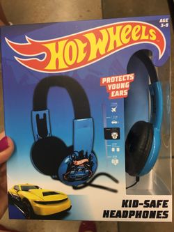 NWT kids hotwheel headphone