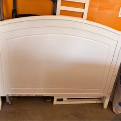 Crib/Toddler bed with mattress