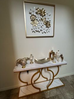 Gold and white home decor set