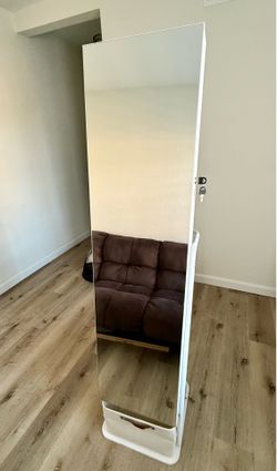 Jewelry cabinet