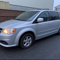 2011 Dodge Grand Caravan Auto DVD 165k Miles Runs Looks Great!