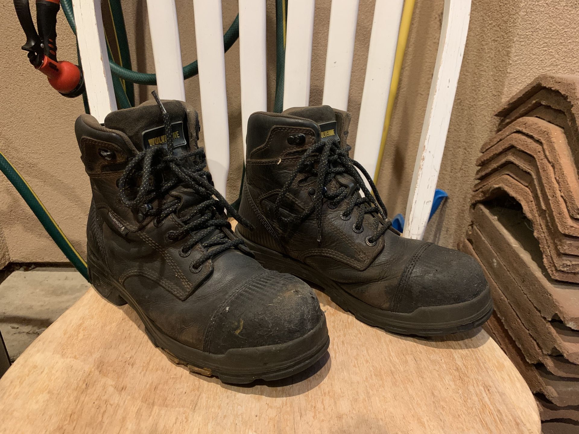 Work boots with steel toes. Size: 11M