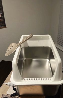 Brand New Litter Box In Box With Scooper
