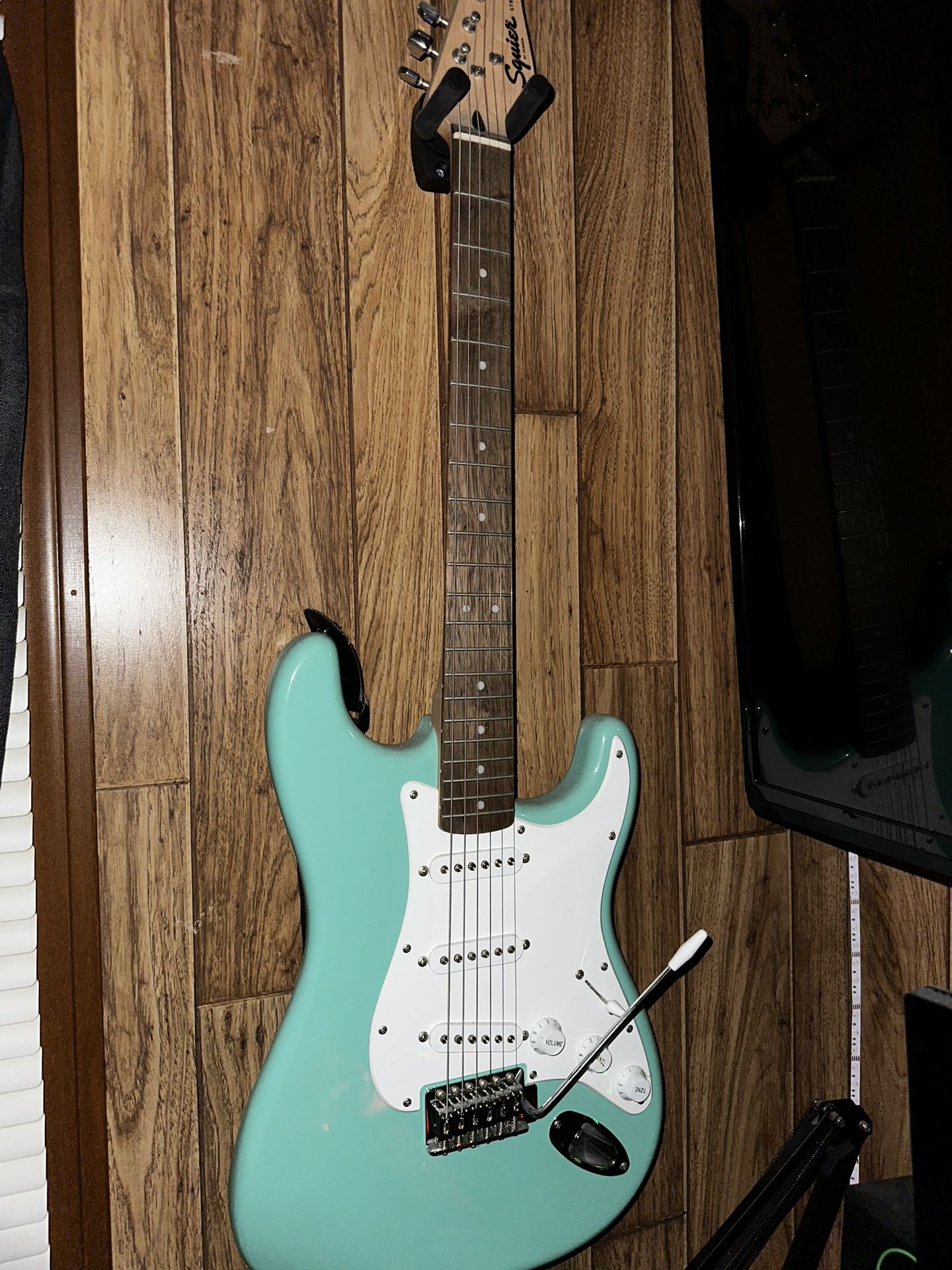 Squire Strat
