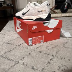 Nike Women’s Total 90 SE ‘Snakeskin’ Size 11.5