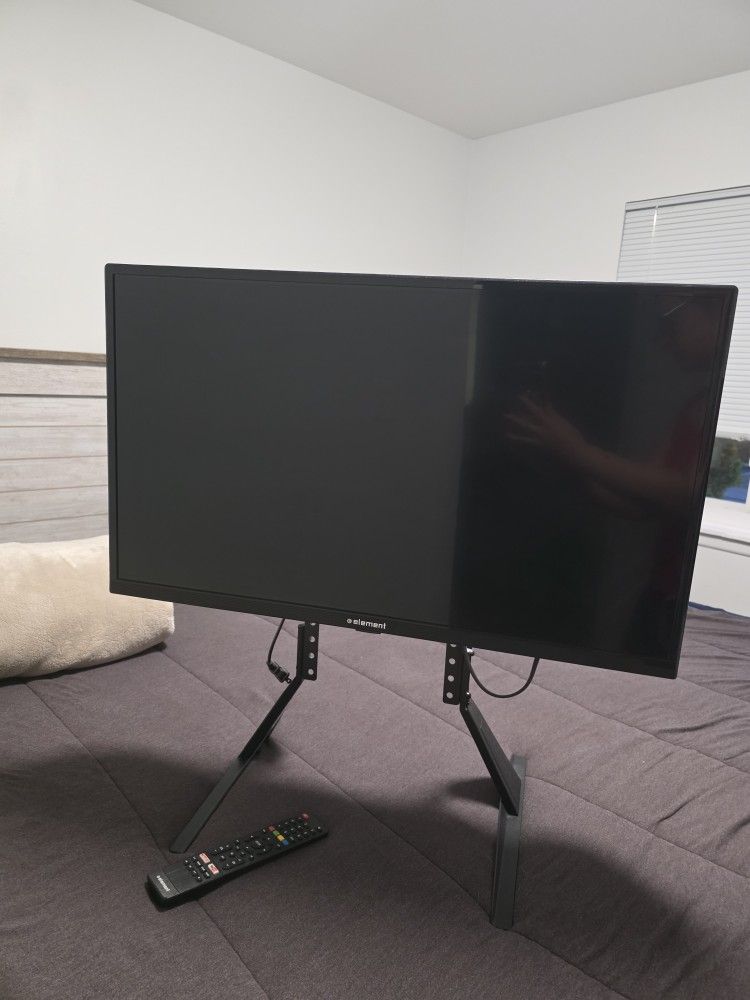 Element 32" Smart LED TV