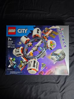Lego city space modular space Station  (60433) 1097pcs
