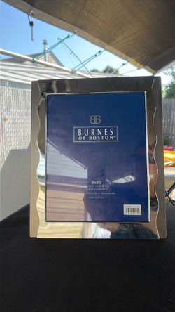 NEW IN BOX 8x10 PICTURE FRAME