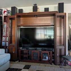 Entertainment center