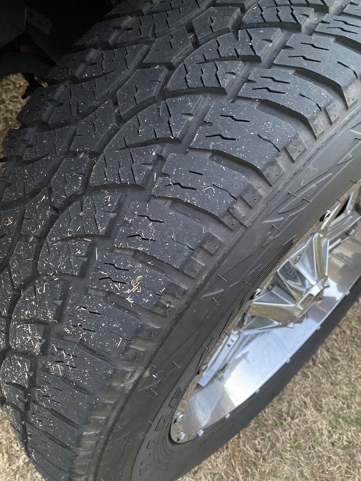 285/55R20 ATTURO TIRE