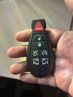 New Remote Town And Country Brand New Asking 60 $ And Includes Přoğrâmming In Price !!!
