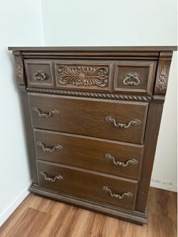 Chest of drawers