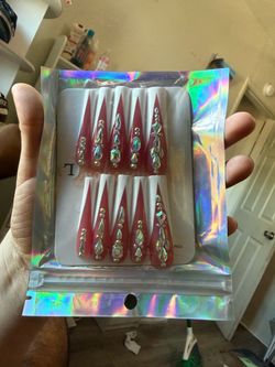 Press on nails