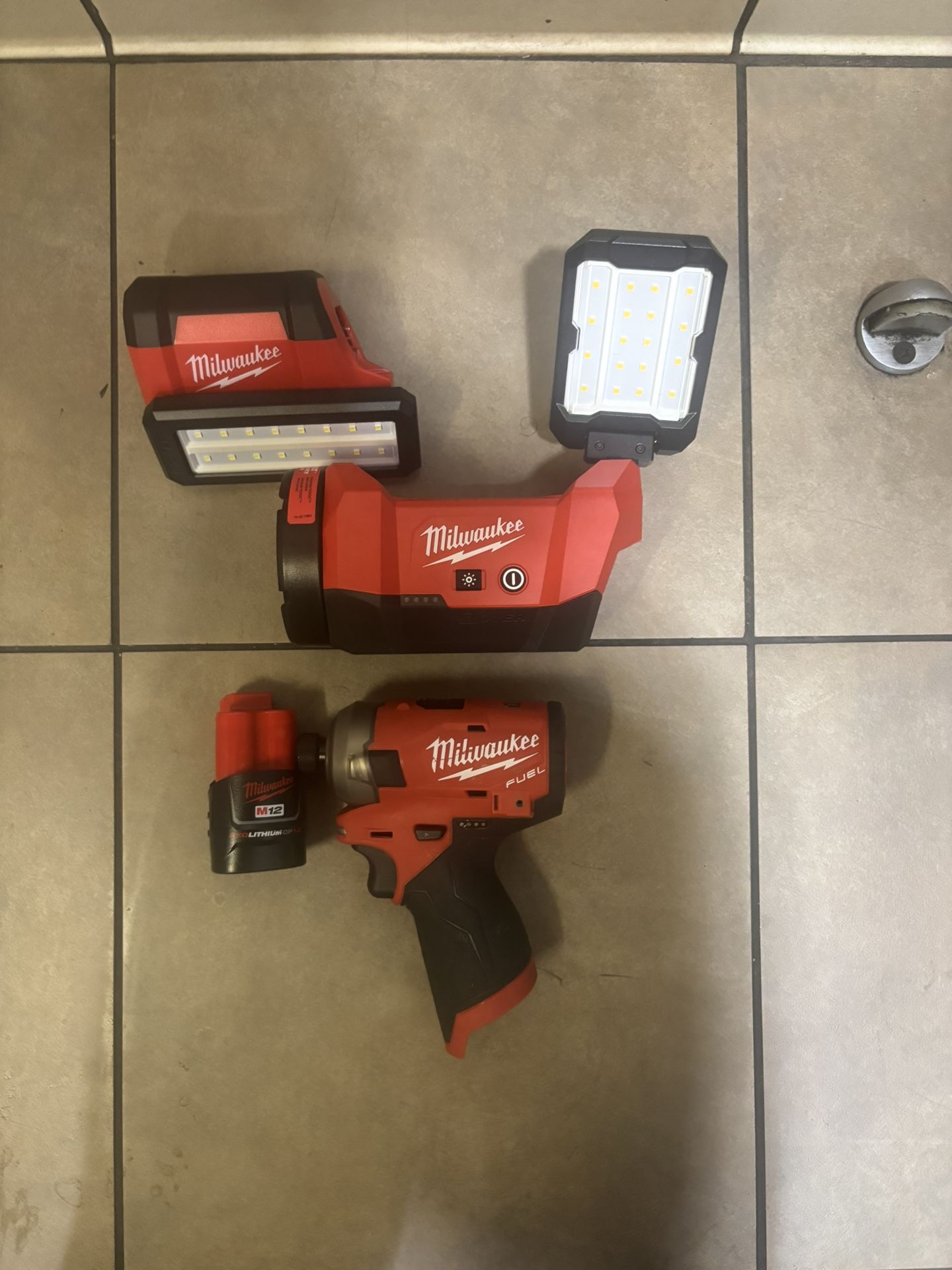 Milwaukee M12 Surge, (1) 1.5 Battery (2) Lights