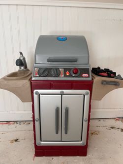 Kids little tikes BBQ with food