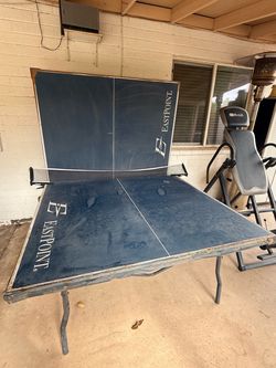 Ping pong table w net.