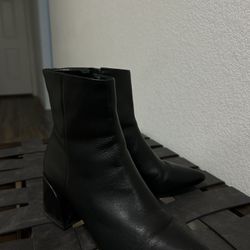 STEVE MADDEN BOOTIES 7.5 W