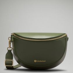 Women’s Green leather Saddle Crossbody Bag 2L
