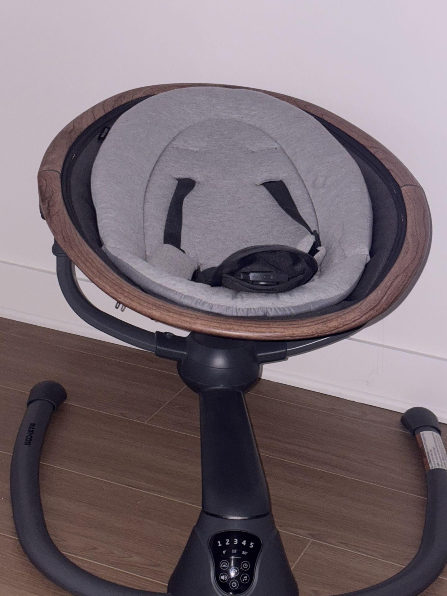 Maxi Cosi Swing and Bassinet