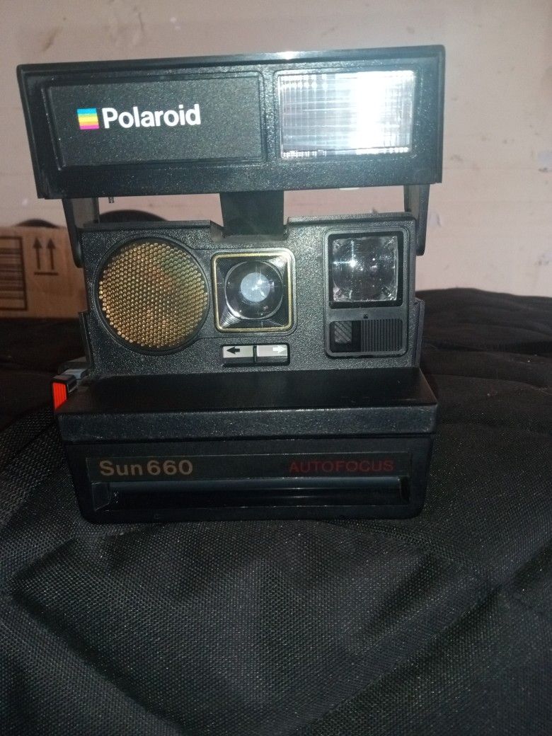 Polaroid Sun 660 Auto Focus Instant Camera