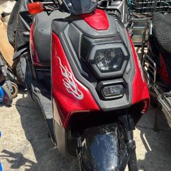 150 Cc Gas Moped Scooter Bike Motorcycle 