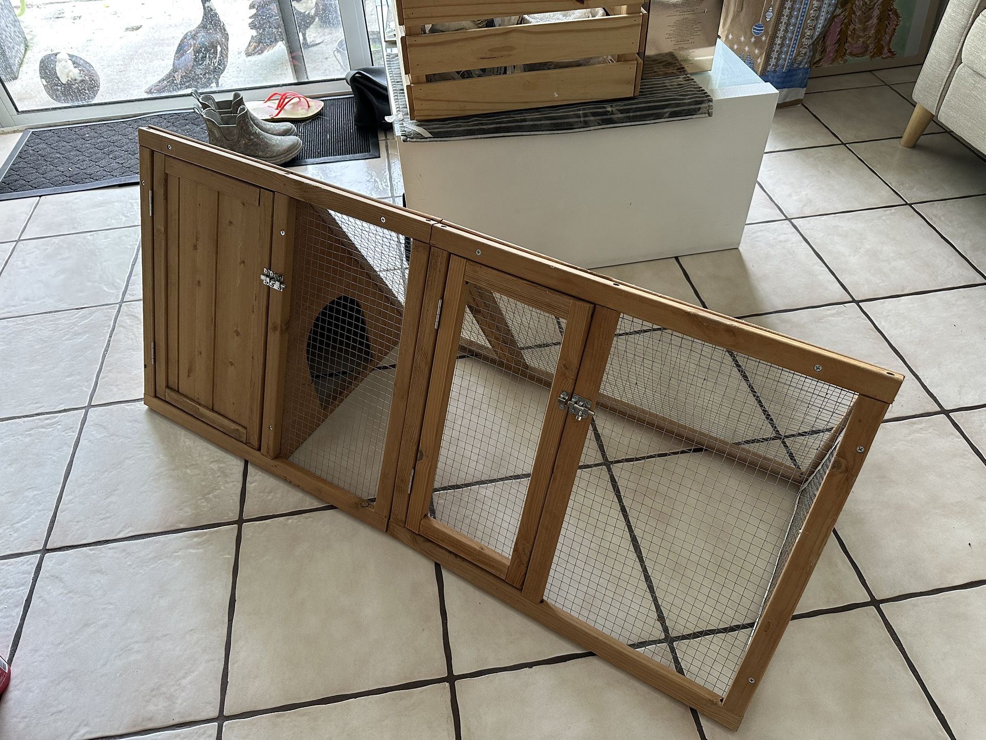Wooden Small Animal Hutch / Chicken or Duck Run – Like New