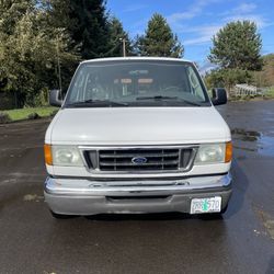 Ford E-150 Van 