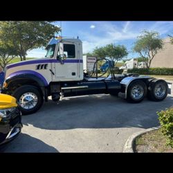 40321A3 TRUCK TRACTOR MACK GU713  WHITE WITH PTO