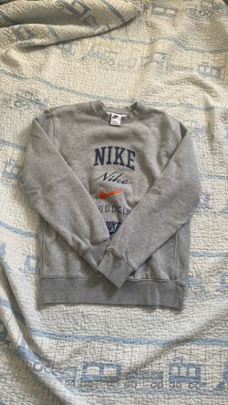Grey nike sweatshirt