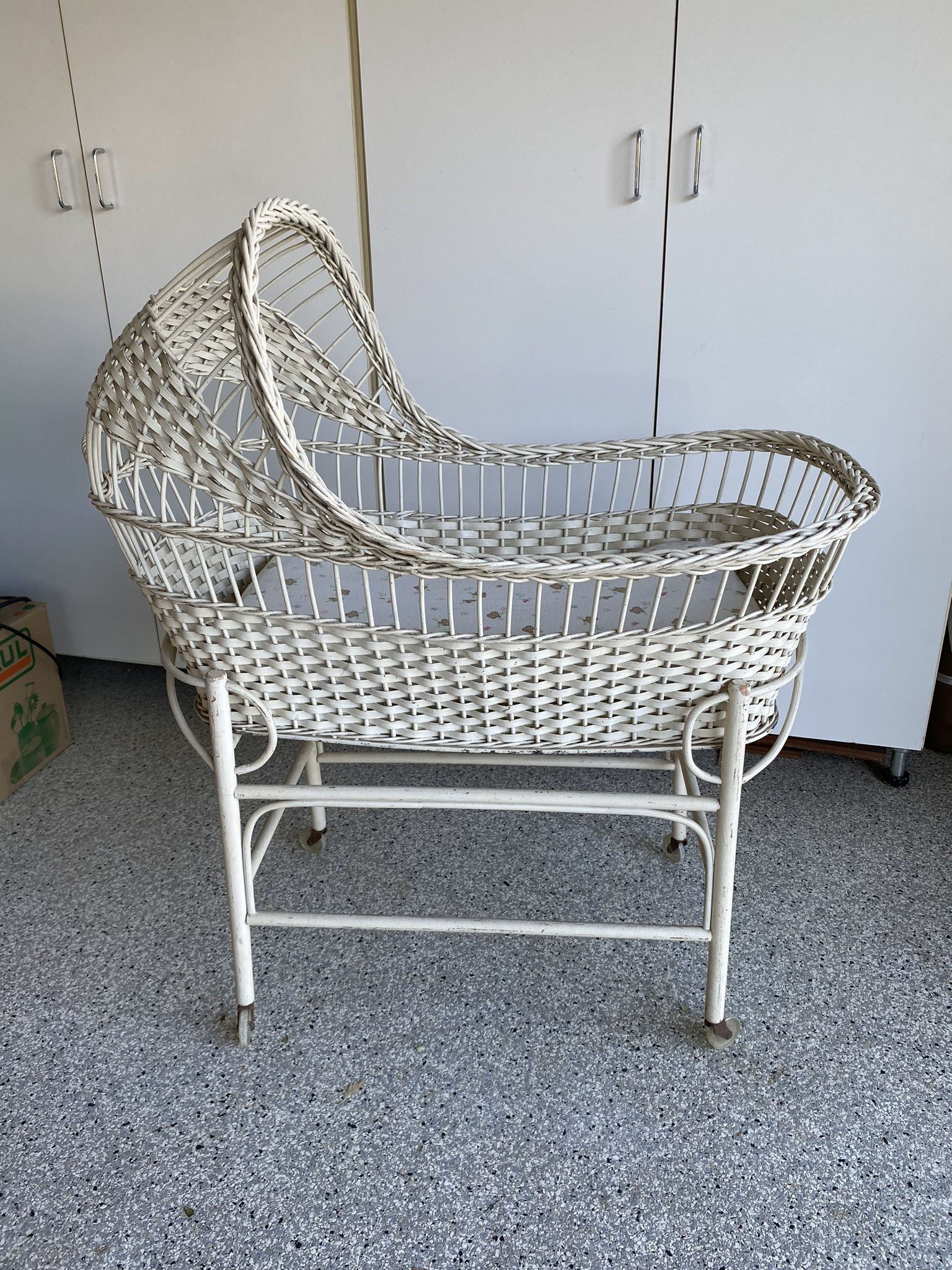 Vintage Baby Bassinet